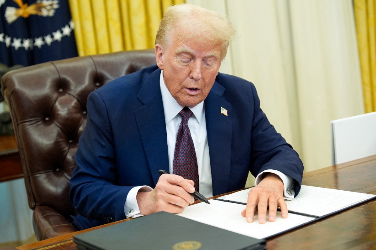 CNN: Трамп подписал указ о повышении таможенных пошлин для Канады, КНР и Мексики