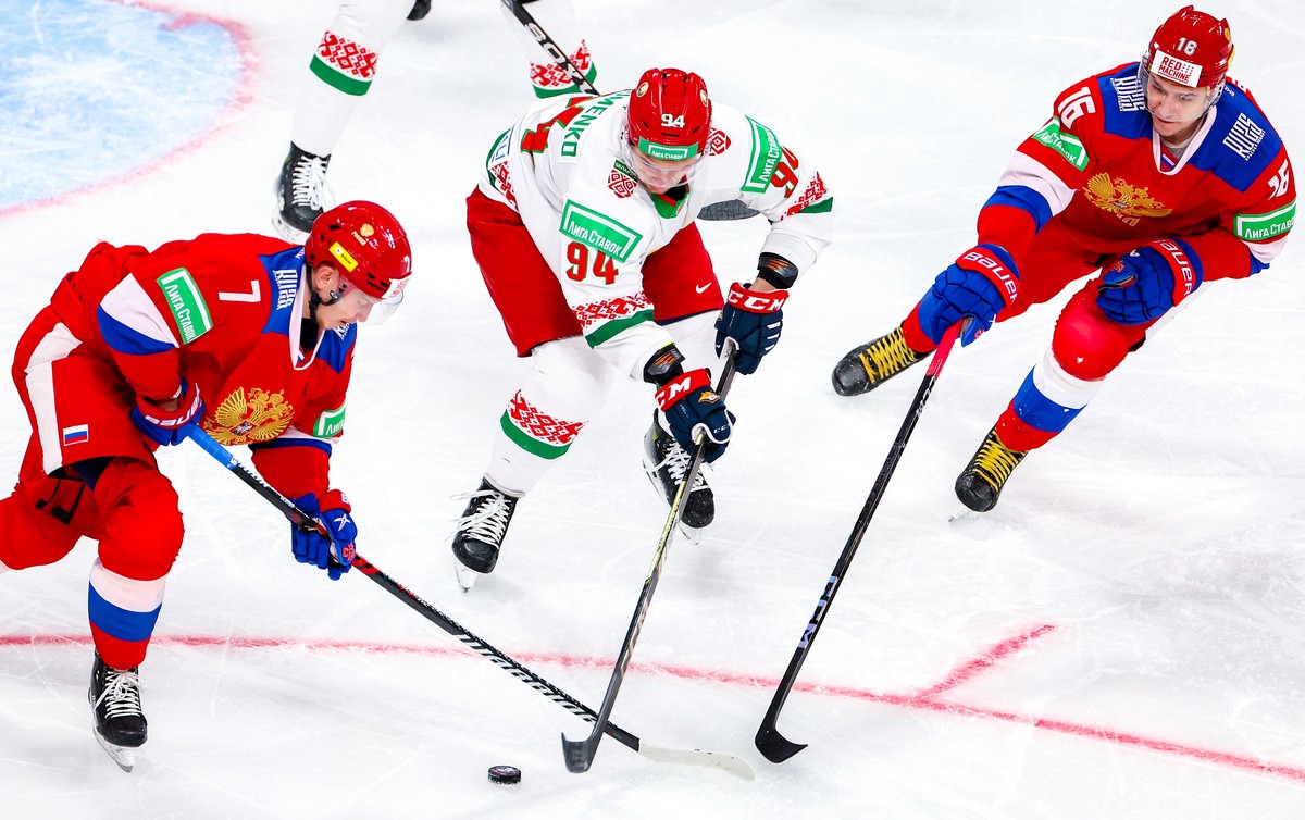 В IIHF выступили с заявлением об отстранении сборных России и Белоруссии