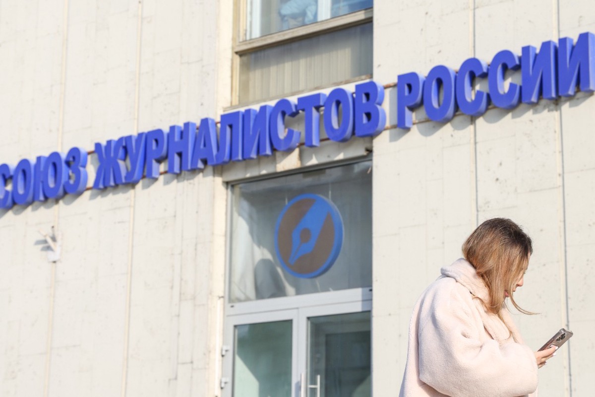 В Союзе журналистов поддержали предоставление политубежища в РФ француженке Наташе Рэй, назвавшей жену Макрона мужчиной