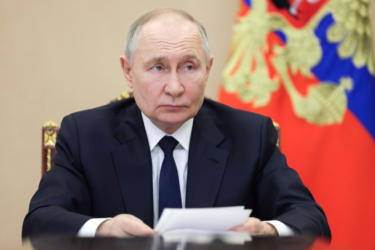 Путин посетил пункт управления курской группировкой и заслушал доклад Герасимова