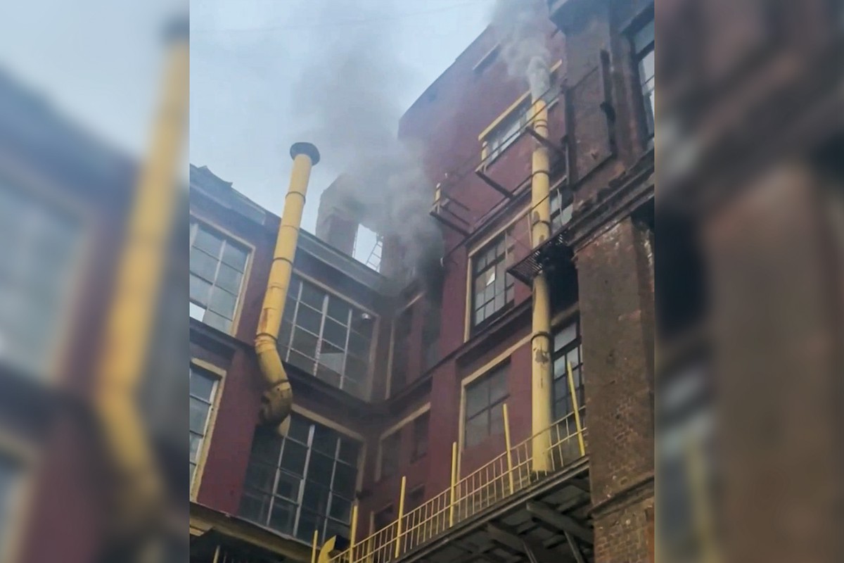 В здании на востоке Москвы произошёл пожар