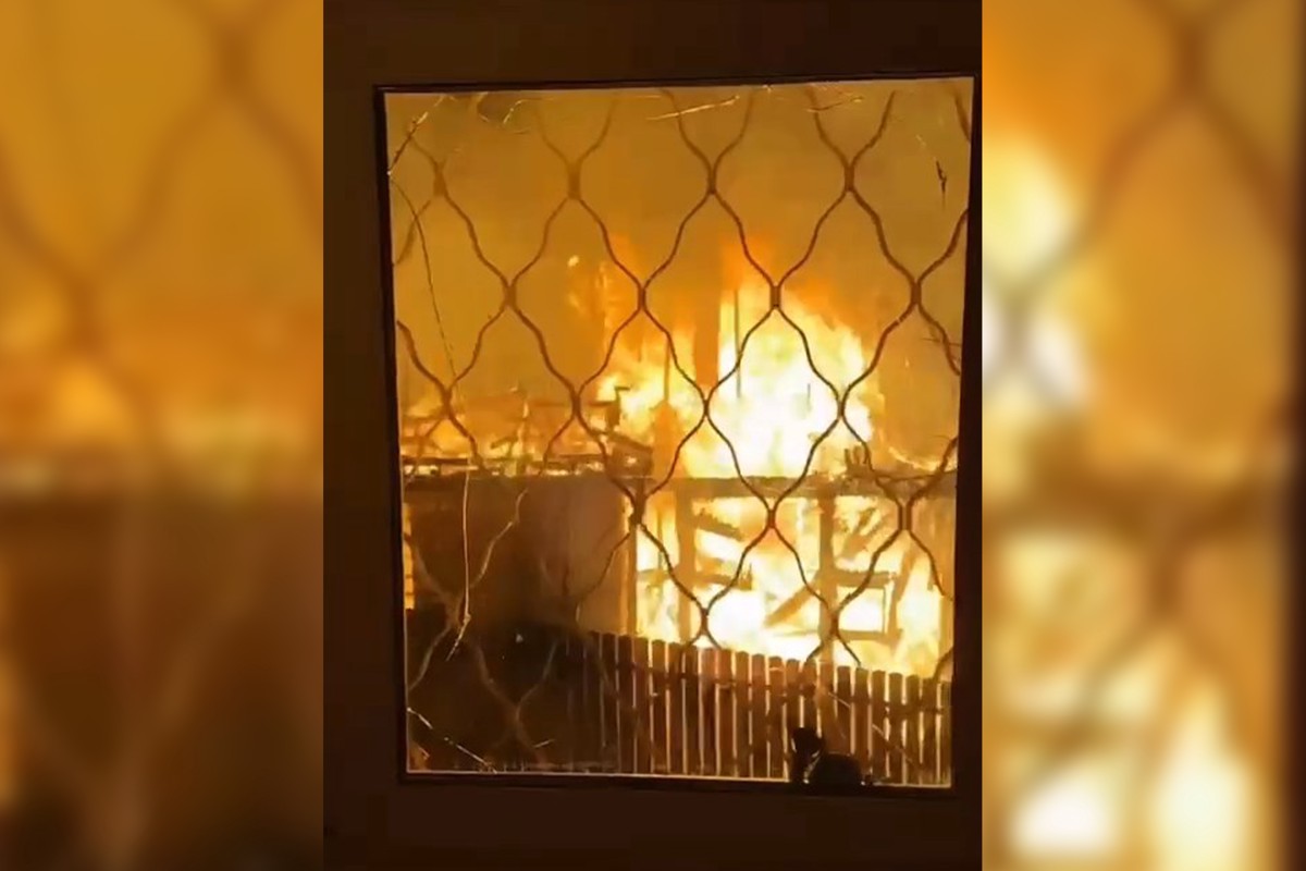 Три человека погибли при пожаре в частном доме в Яхроме