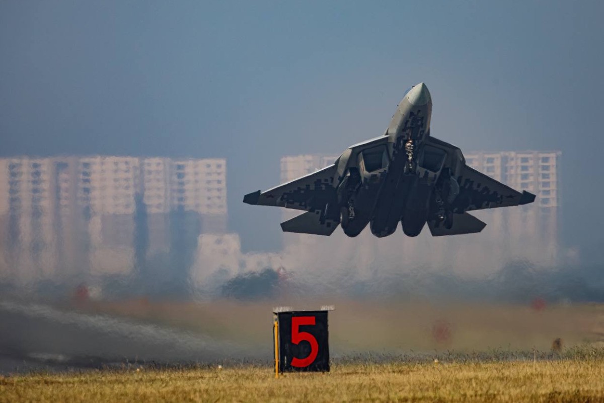 Алжир стал первым покупателем российских истребителей Су-57Э
