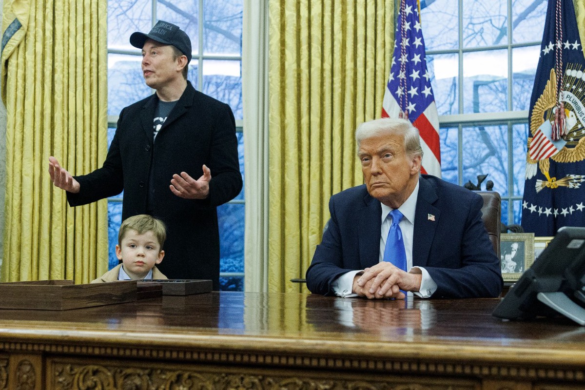 NYP: Трамп приказал убрать знаменитый стол Resolute после того, как сын Маска вытер об него сопли