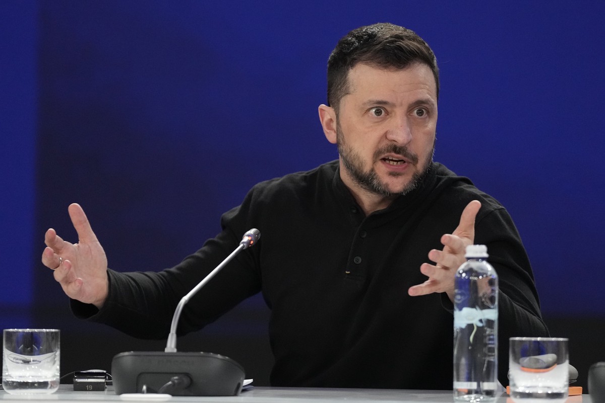 Верховная рада со второй попытки поддержала проект о продлении полномочий Зеленского