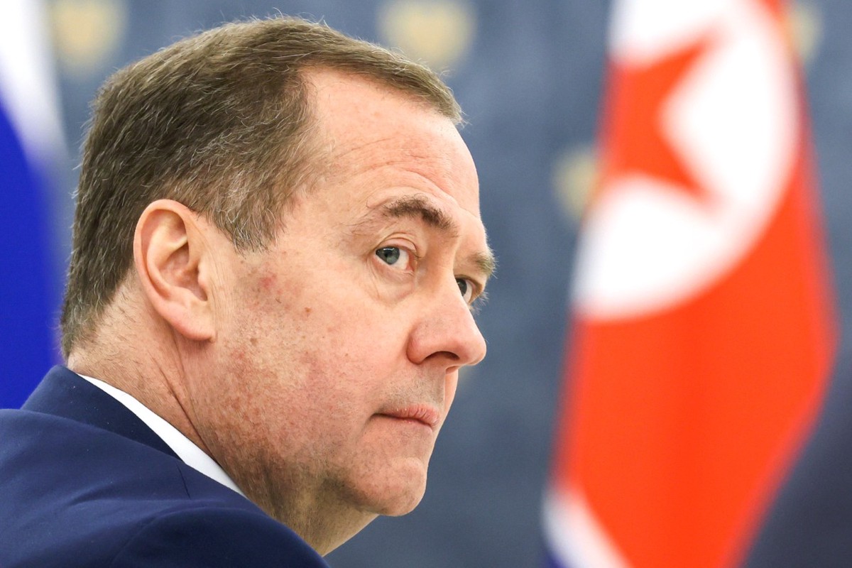 Медведев: Россия и КНДР противодействуют давлению деструктивных сил