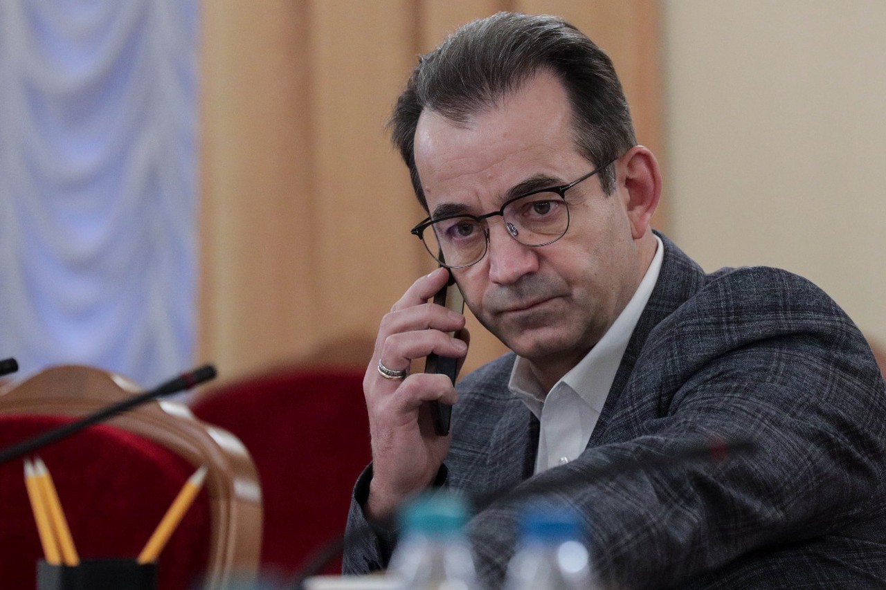 Певцов объяснил, почему выступает против ЕГЭ и за обязательную отработку после вузов