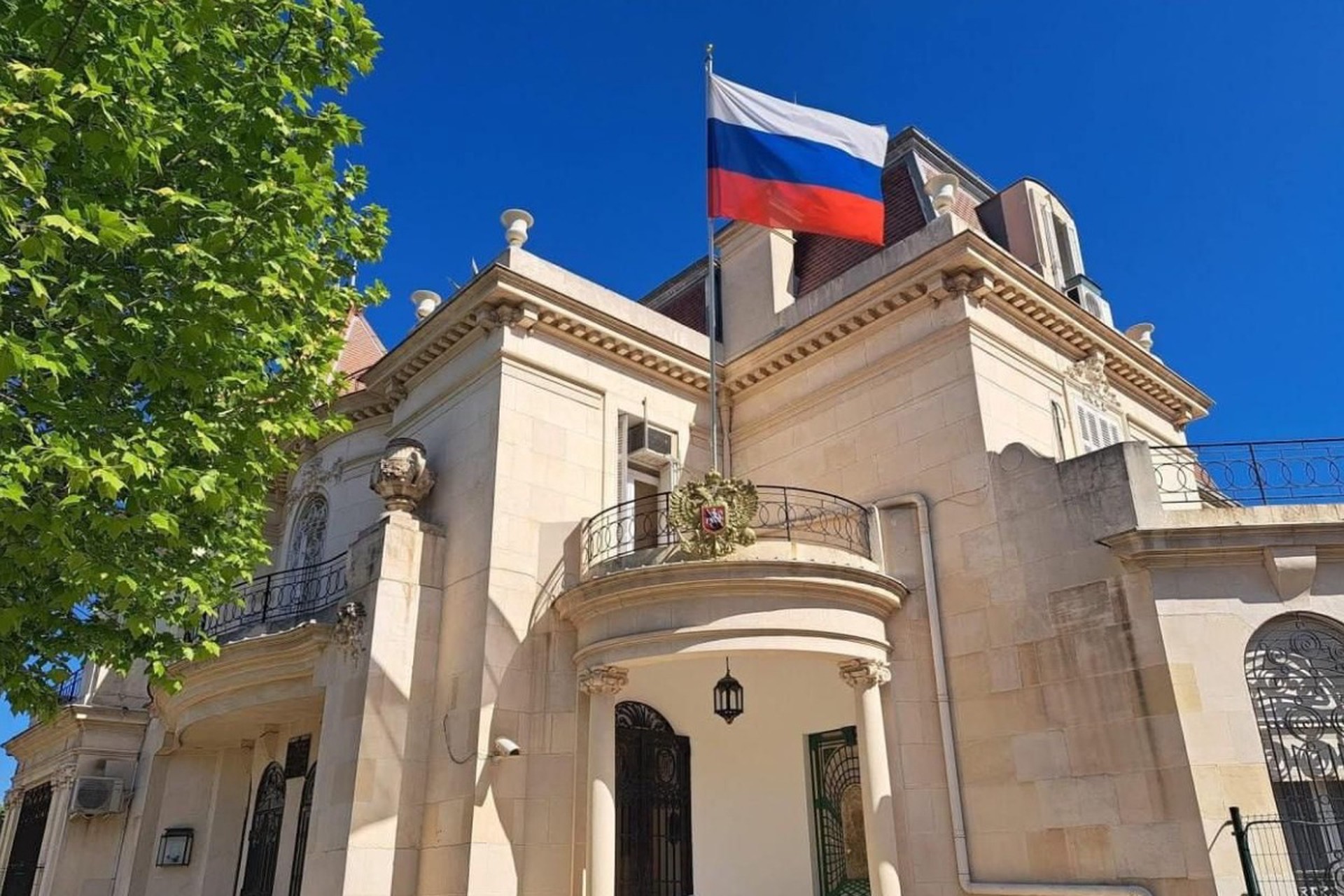Provence: Двое задержанных признали вину в нападении на консульство РФ в Марселе