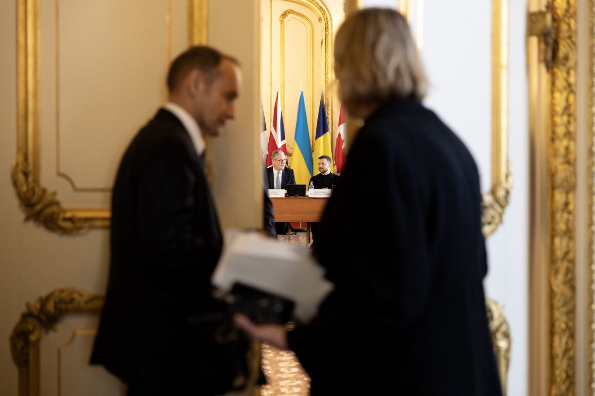 Журналист Боуз считает, что приближение мира пугает Украину и Британию