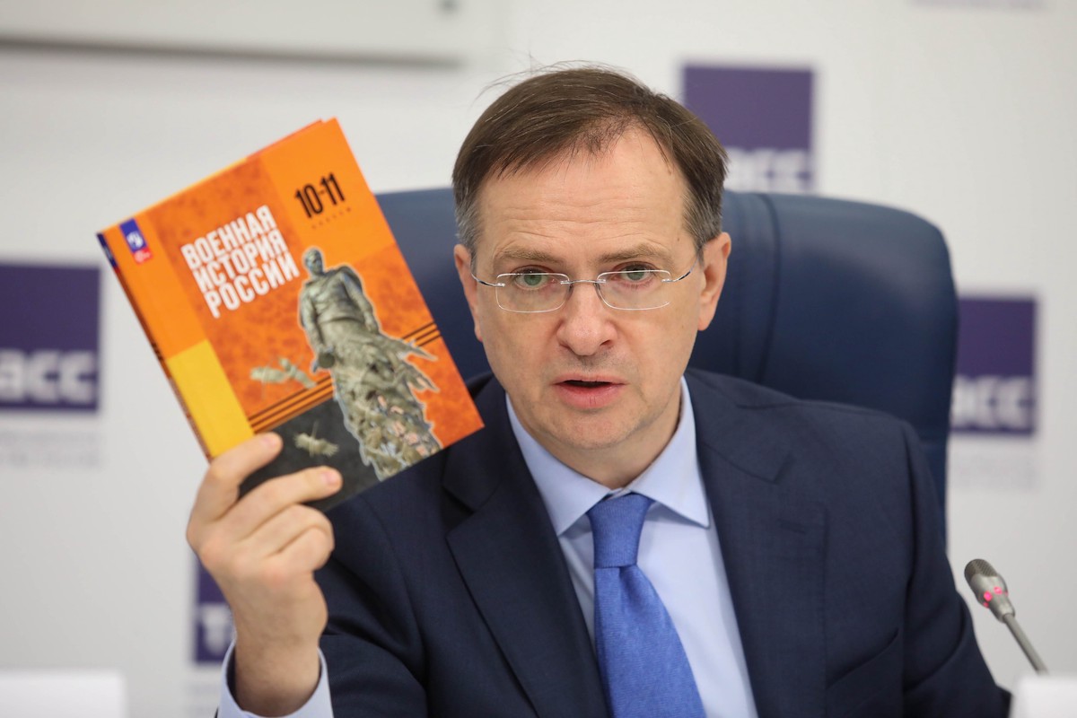 «Говорил неприятные вещи»: украинские парламентеры обиделись на Мединского