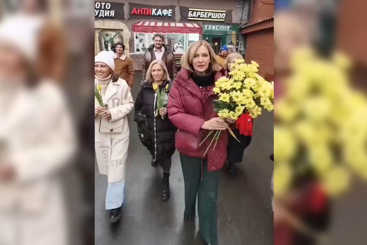 Аллы цветочек: откуда поклонницы Пугачёвой списали идею с «разрешением весны»