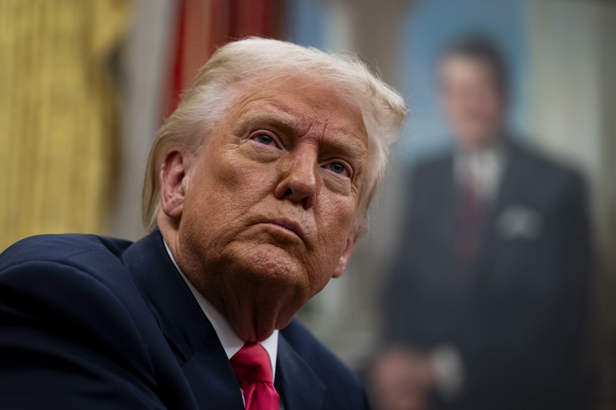 Кинут и пряник: почему Трамп вдруг решил пригрозить России новыми санкциями