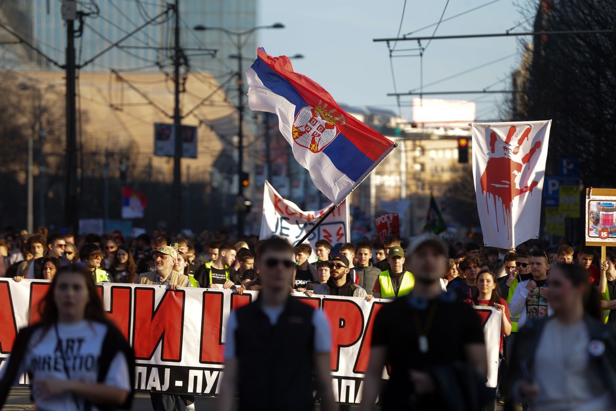 Вулин: Запад использует протесты в Сербии, чтобы столкнуть её с Россией