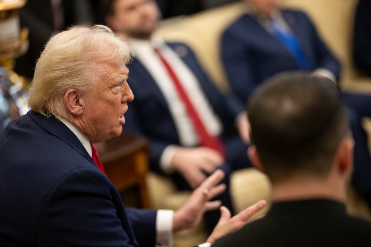 Трамп: На переговорах по Украине обсуждается тема территорий