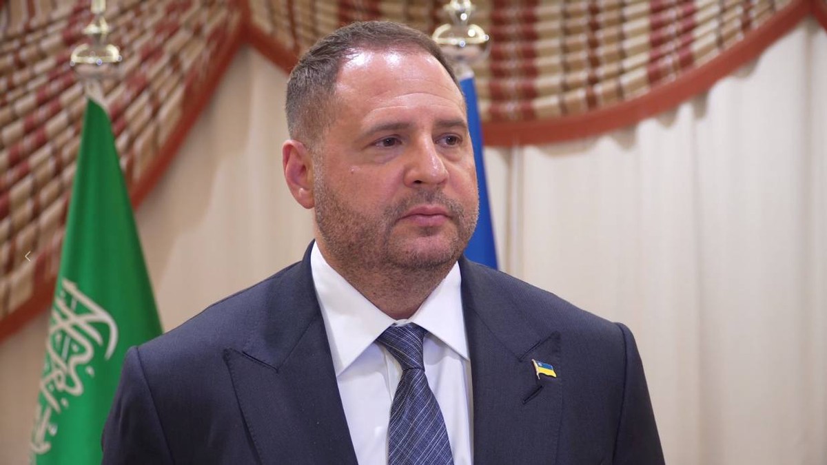 Стало известно, куда может сбежать Ермак с Украины