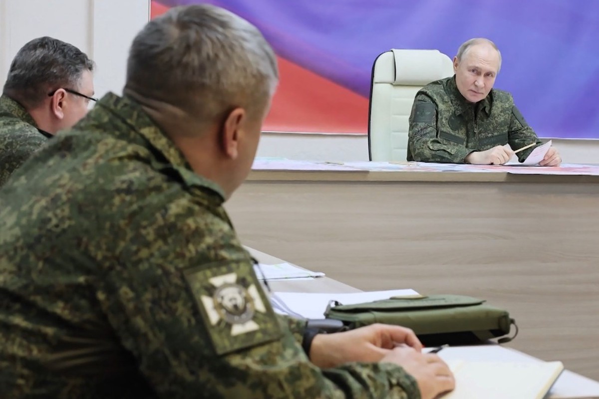 Форма под содержание: почему Владимир Путин надел камуфляж перед началом переговоров с США