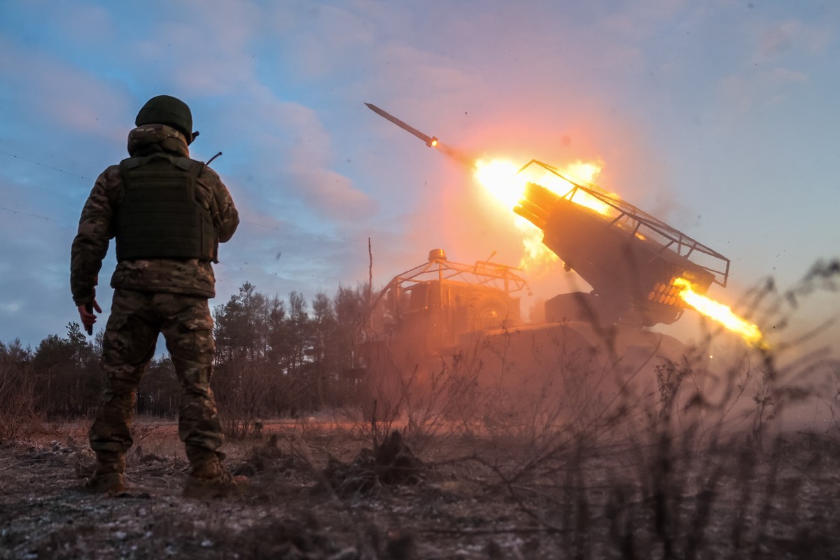 ВС России поразили воинский эшелон с боеприпасами и вооружением ВСУ