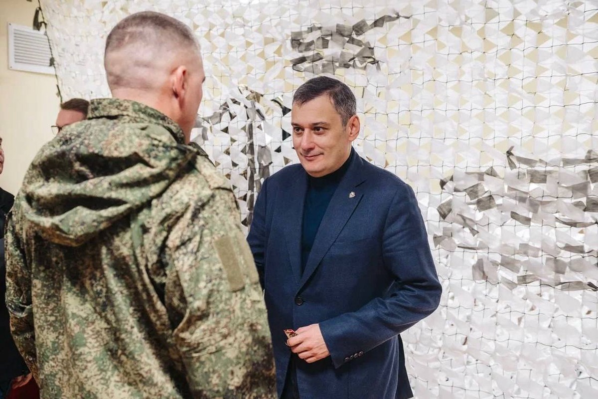 Хинштейн вручил бойцам медали «Защитник Курской области»