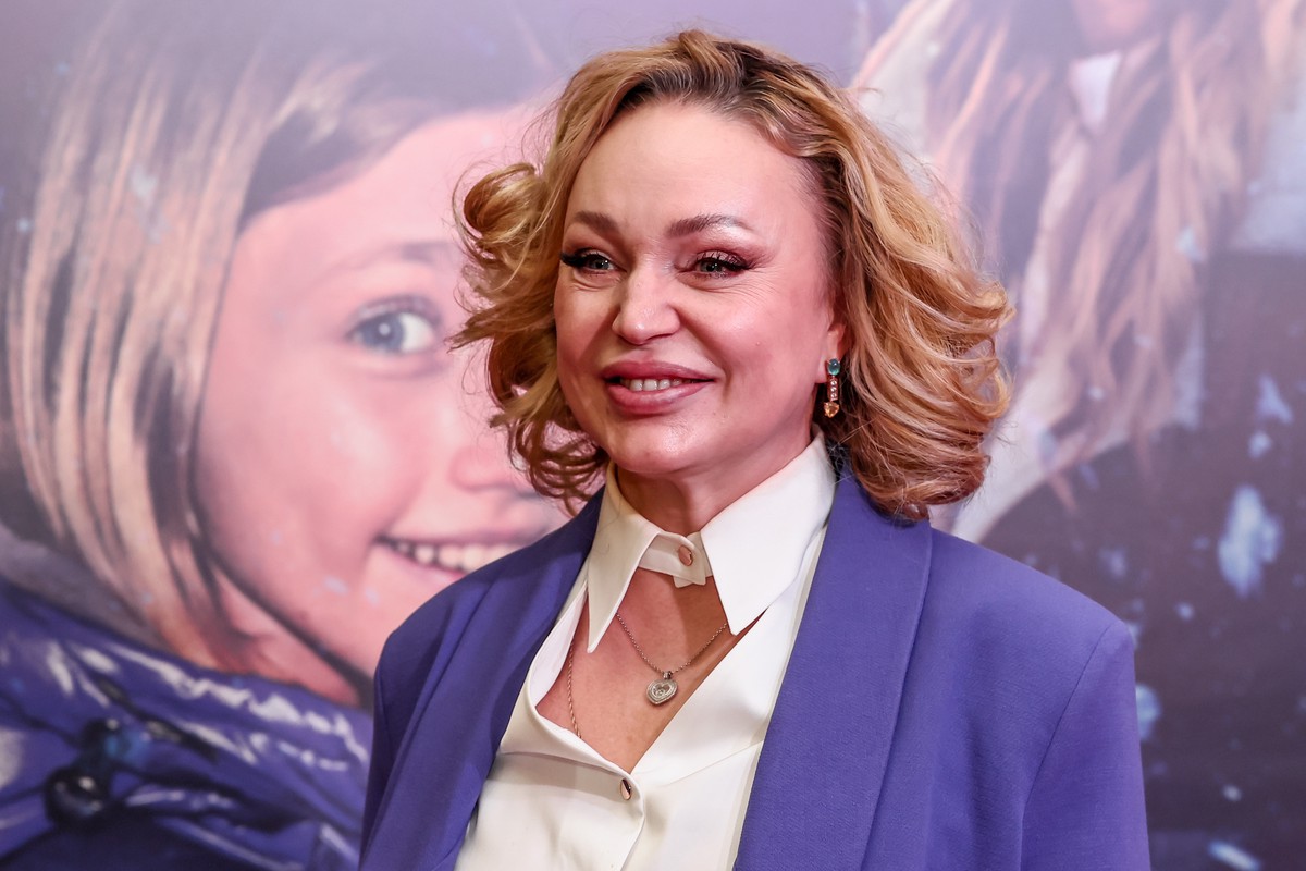 Актриса Алла Довлатова предложила вслед за чипсами запретить и продажу колбасы несовершеннолетним