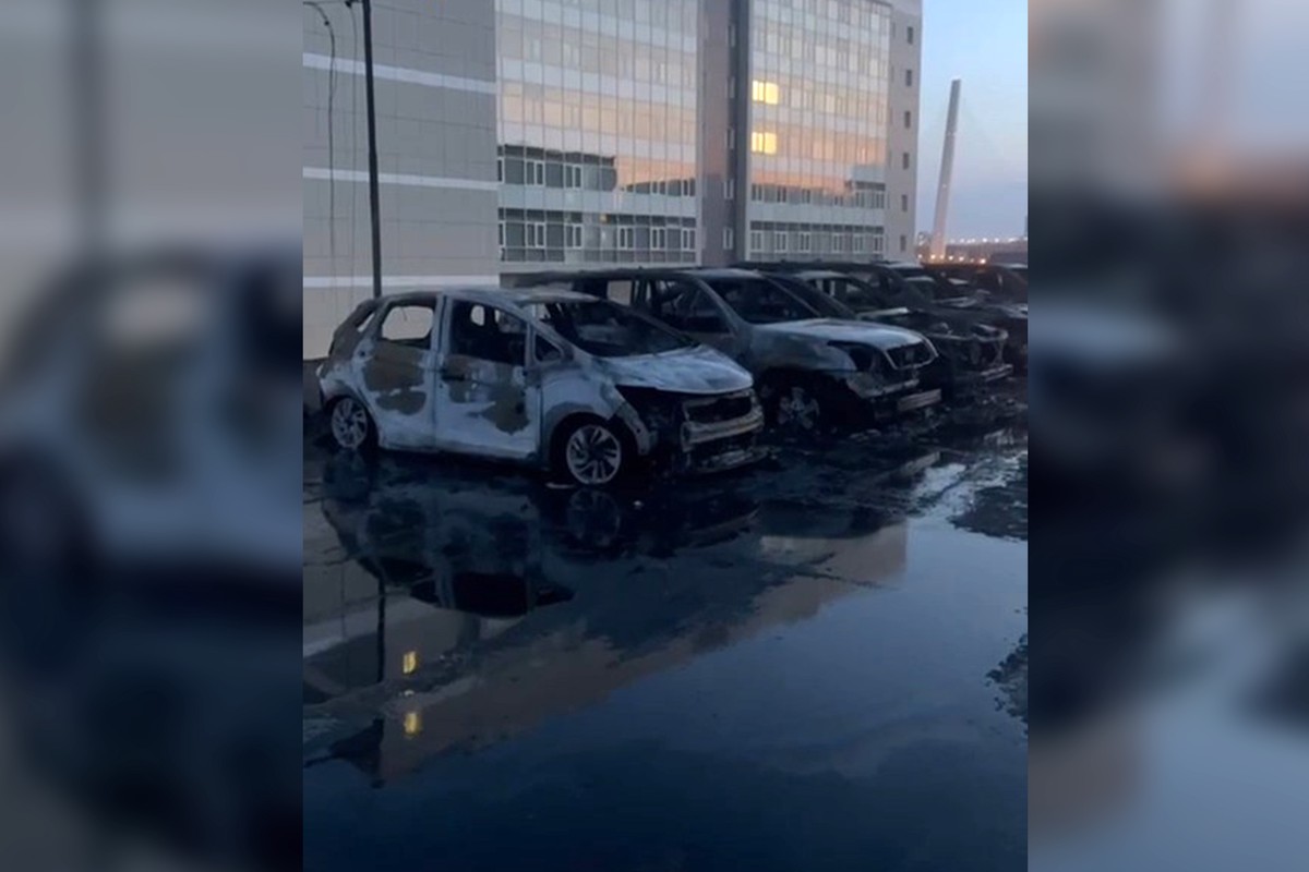 Стало известно, кто может стоять за поджогом более 20 автомобилей во Владивостоке