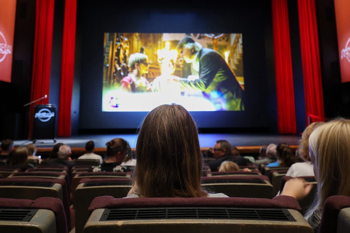 Ломали комедию: чем удивляет предложенный Минпросвещения список кино для школьников