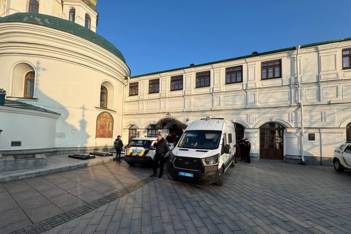 В РПЦ призвали всех верующих молиться за сохранение мощей Киево-Печерской лавры от безбожников