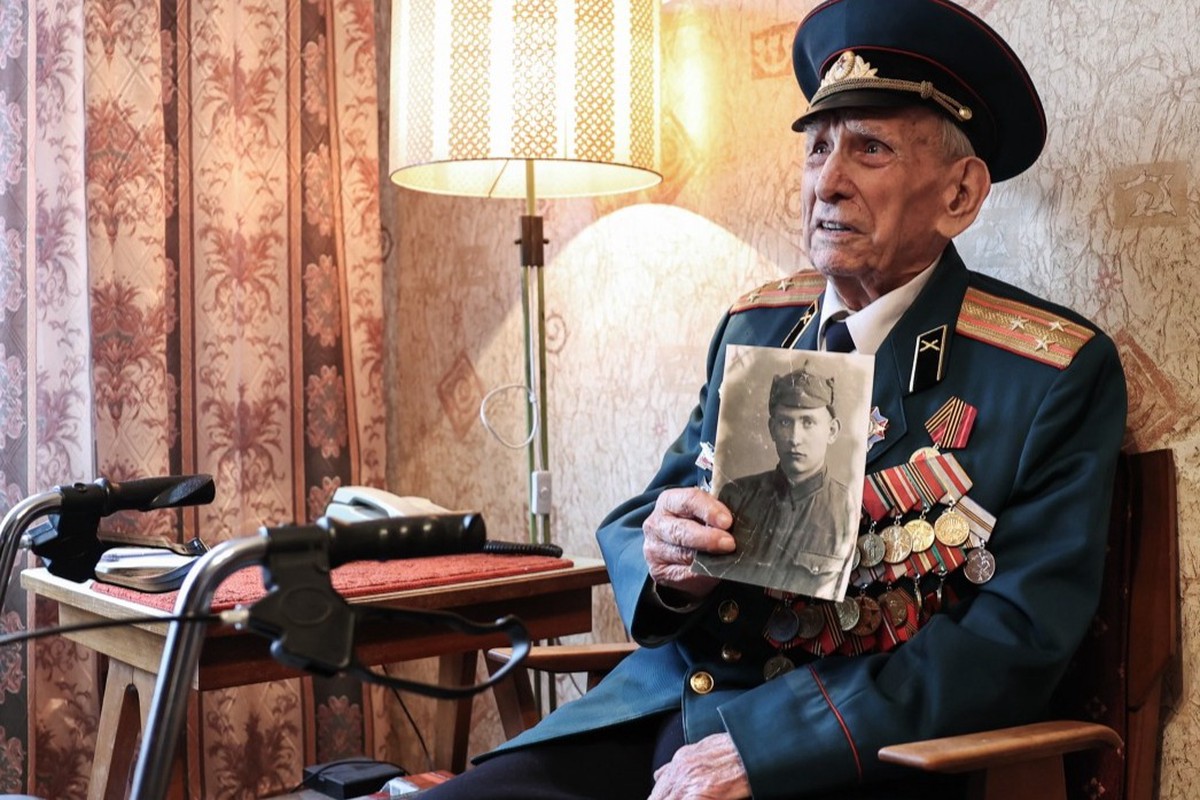 «Командовал батареей и потерял слух»: ветеран Александр Золотов из Подмосковья получил медаль к 80-летию Победы