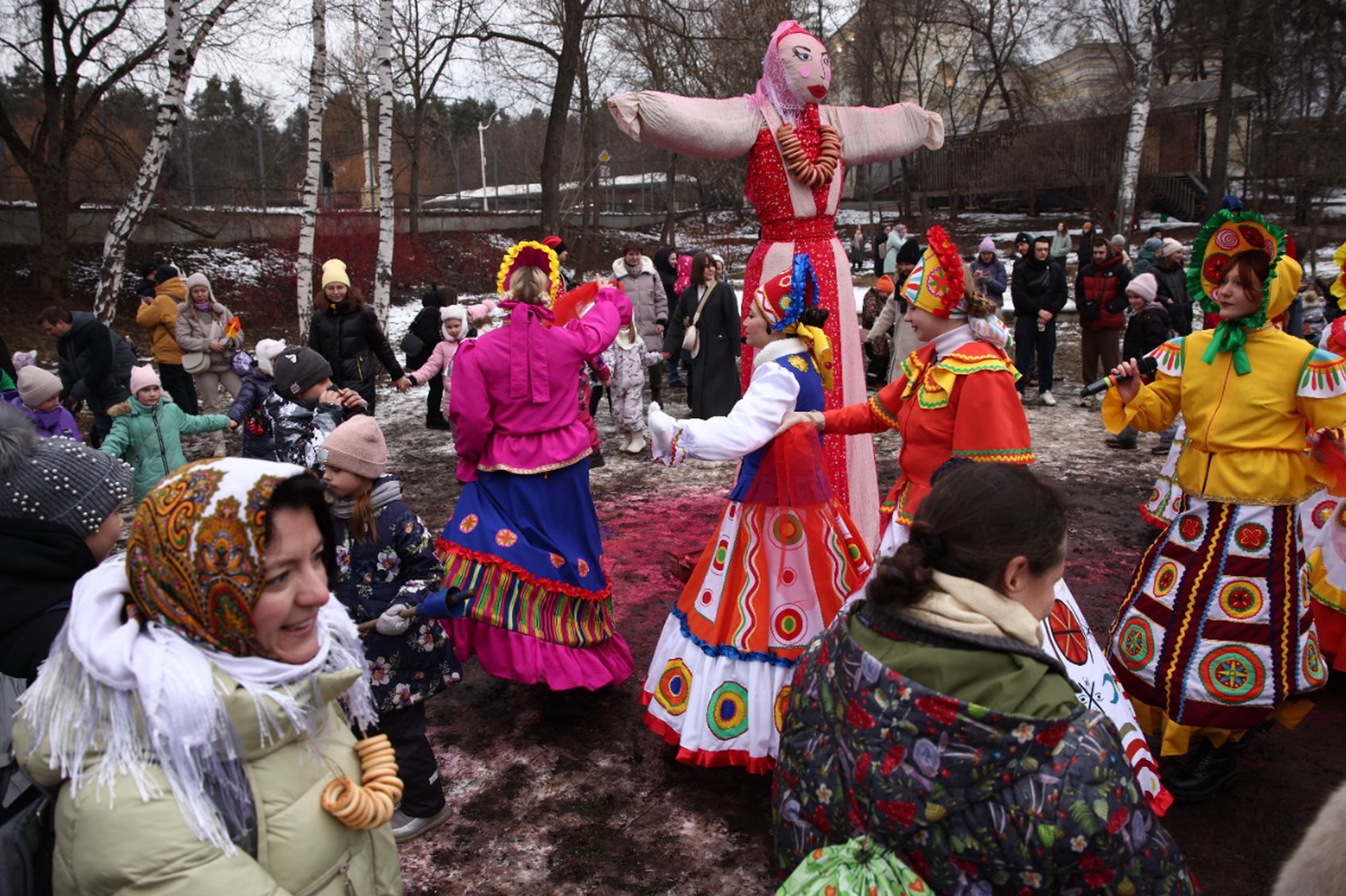 Масленица и ее аналоги в мире: что объединяет русские блины и венецианские маски
