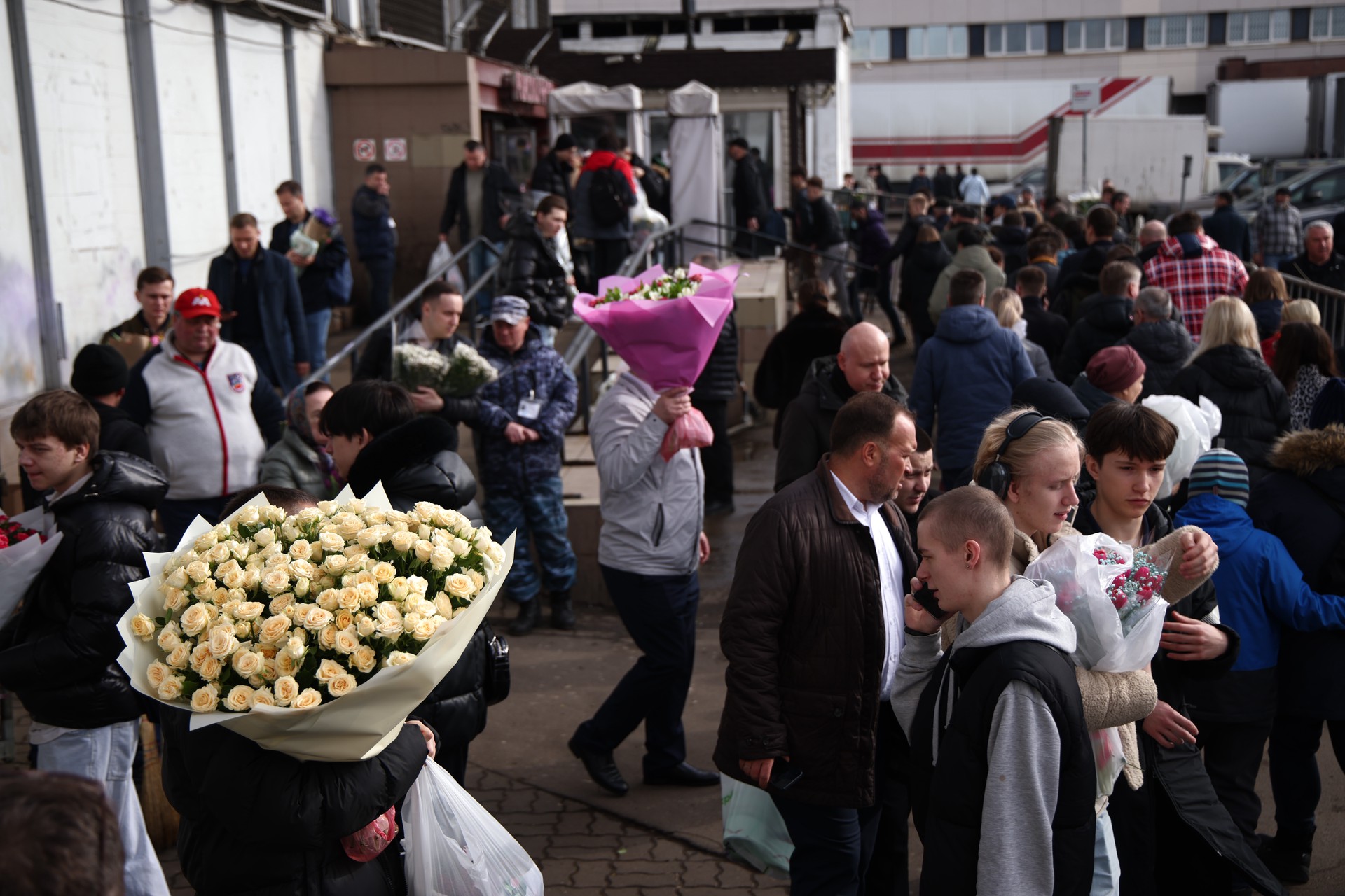 Россияне определились с бюджетом на подарки к 8 Марта