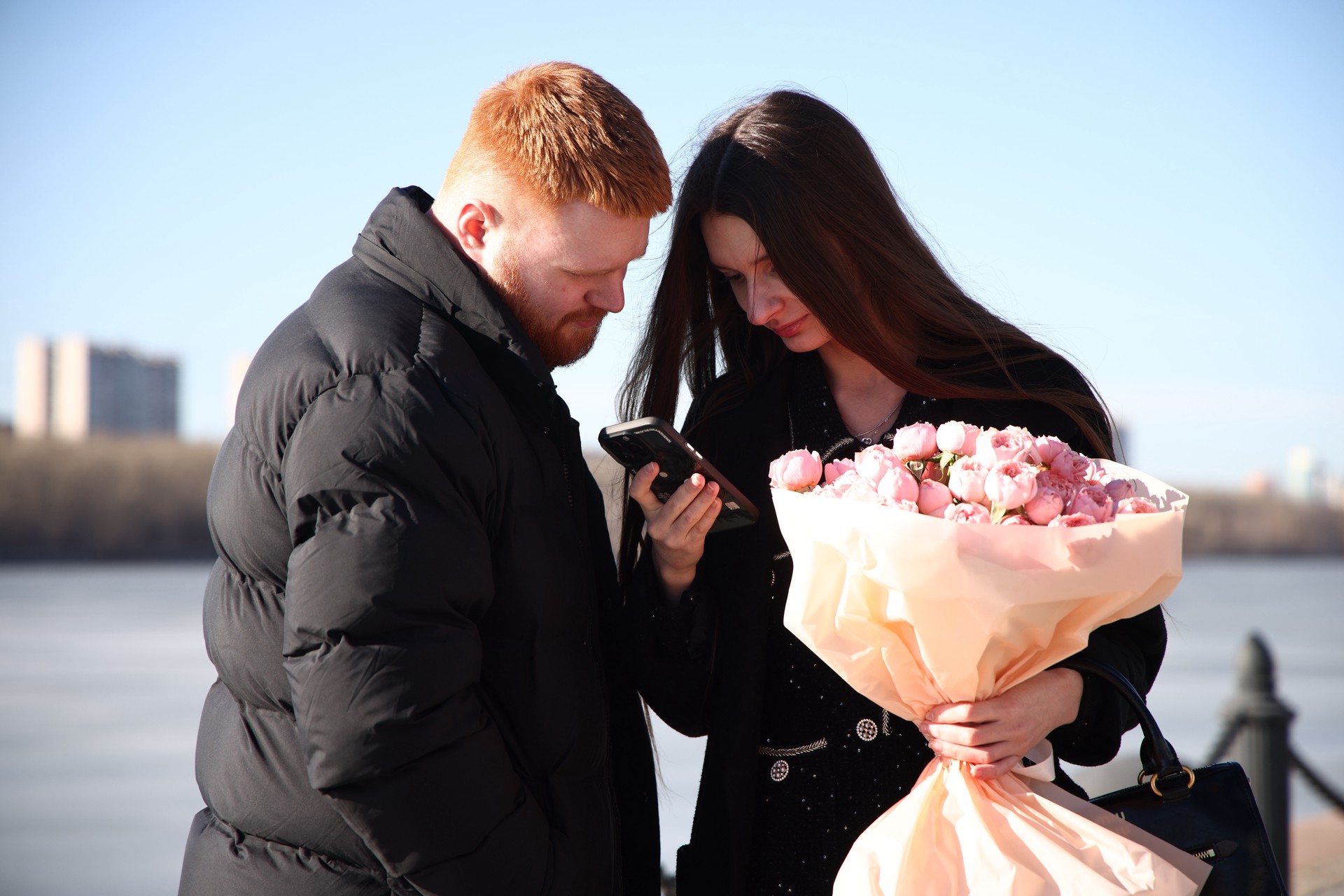 На 8 Марта россиянки хотят помощи с оплатой коммуналки