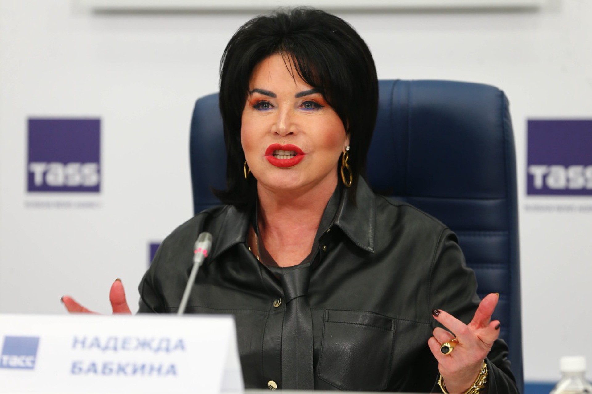 «Служу России»: Надежда Бабкина отреагировала на награждение орденом «За заслуги перед Отечеством»