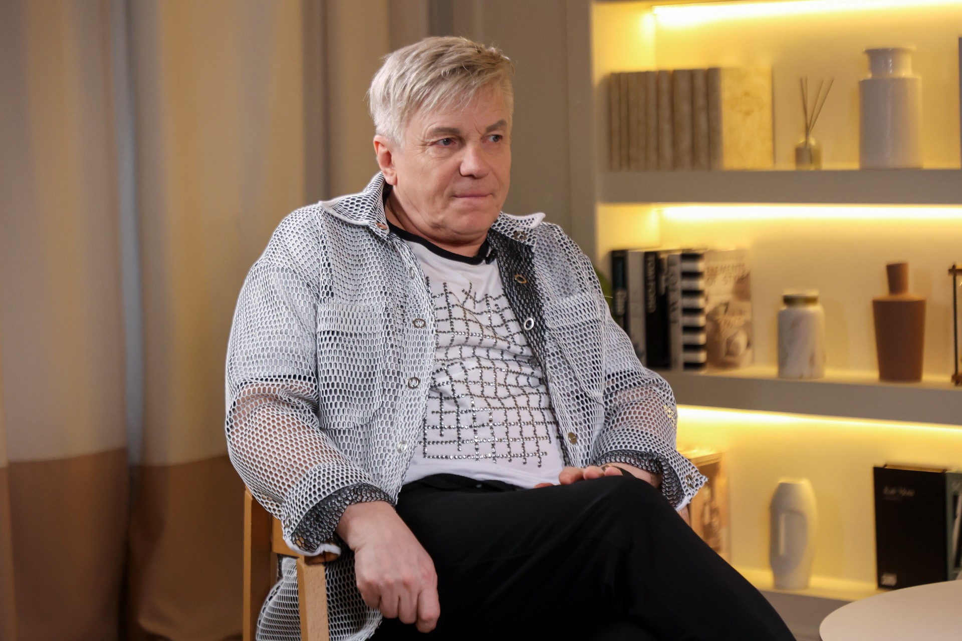 «Это как наркотики»: Виктор Салтыков призвал запретить мат в песнях