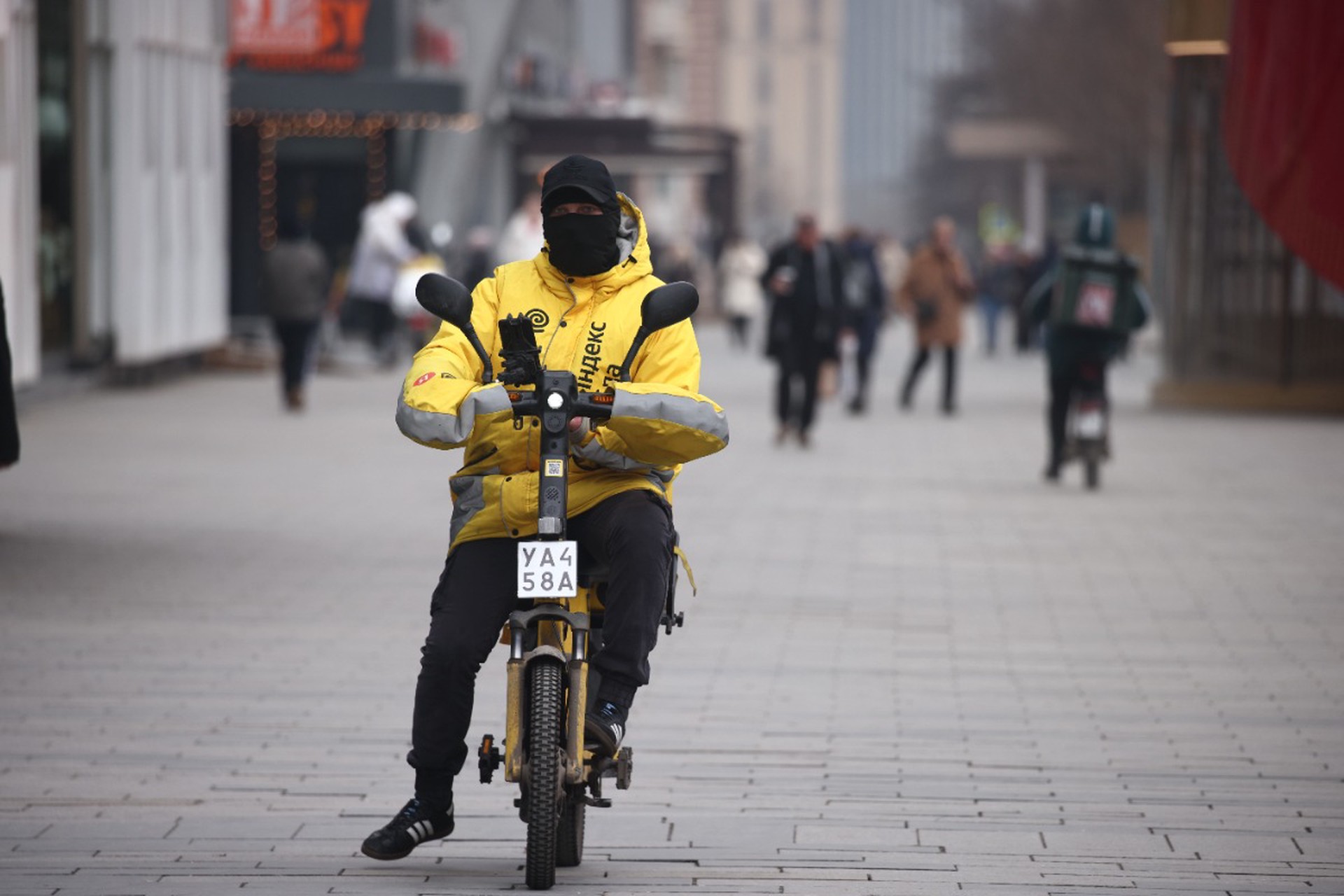 Водители-курьеры в Москве зарабатывают до 300 тыс. рублей в месяц