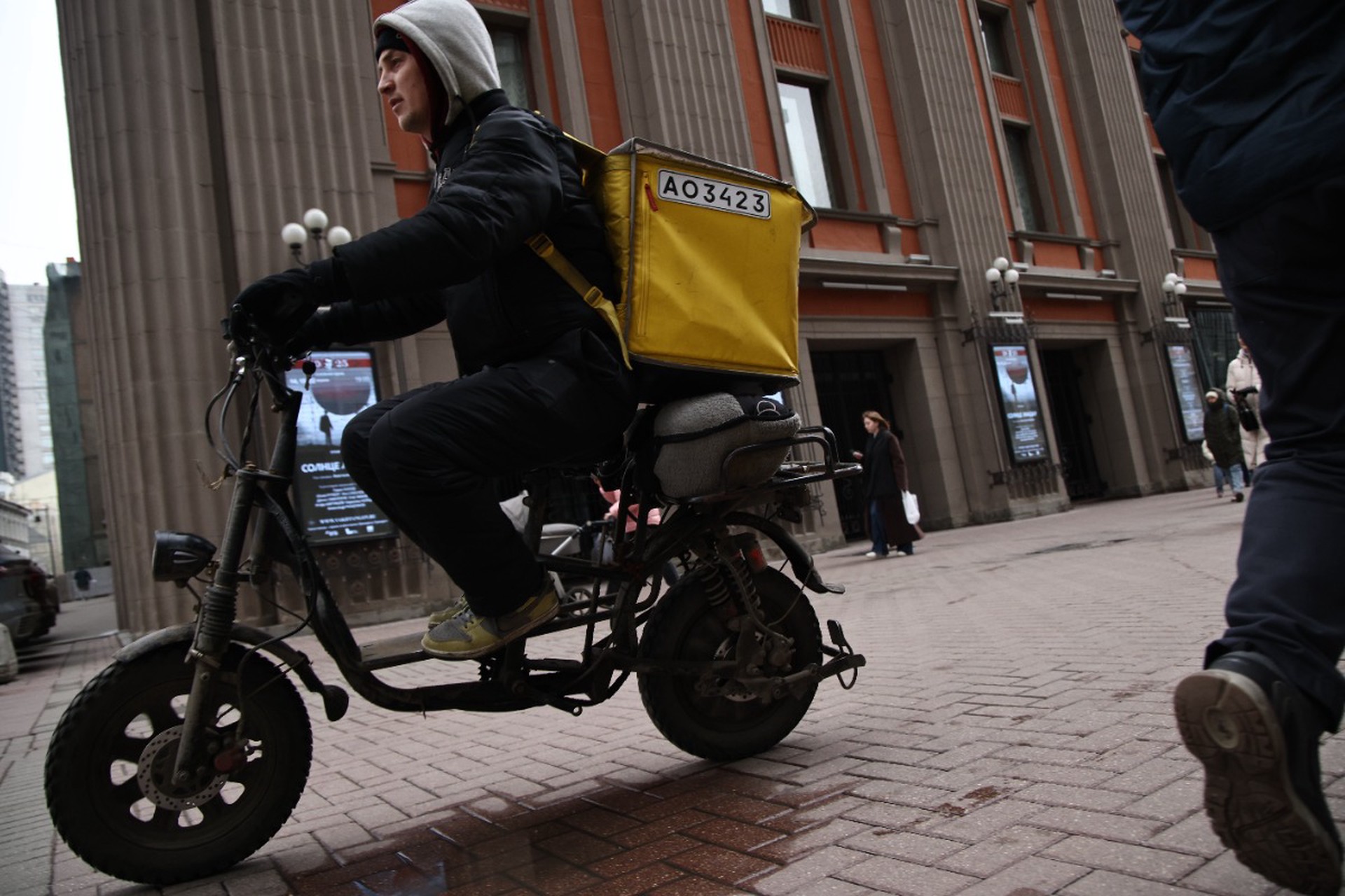 Около 15 тысяч московских курьеров уволили за нарушения