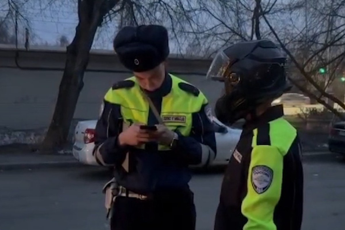 Мужчину в форме инспектора ДПС на моноколесе задержали в Уфе