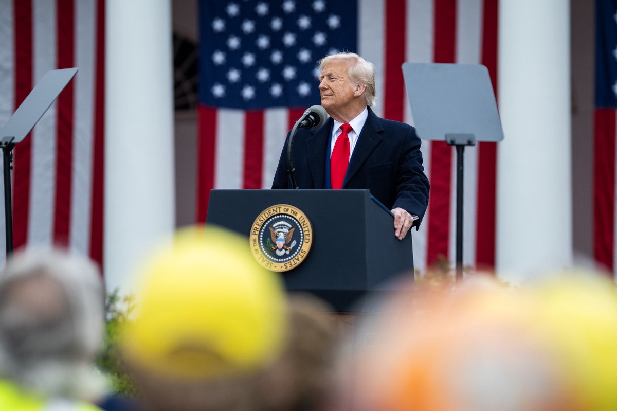 Bloomberg: Окружение Трампа предлагает ему способы экономического давления на РФ