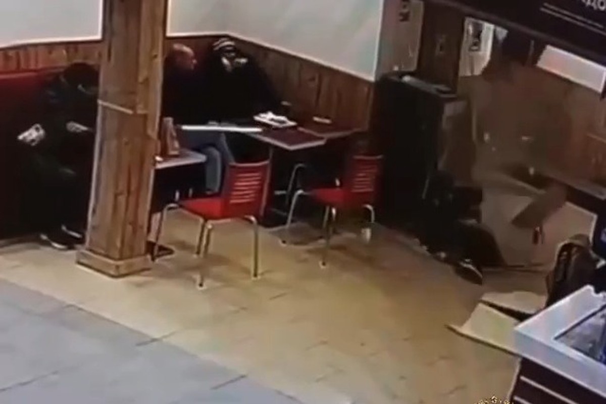 Подросток пострадал при обрушении пола в петербургском ТЦ