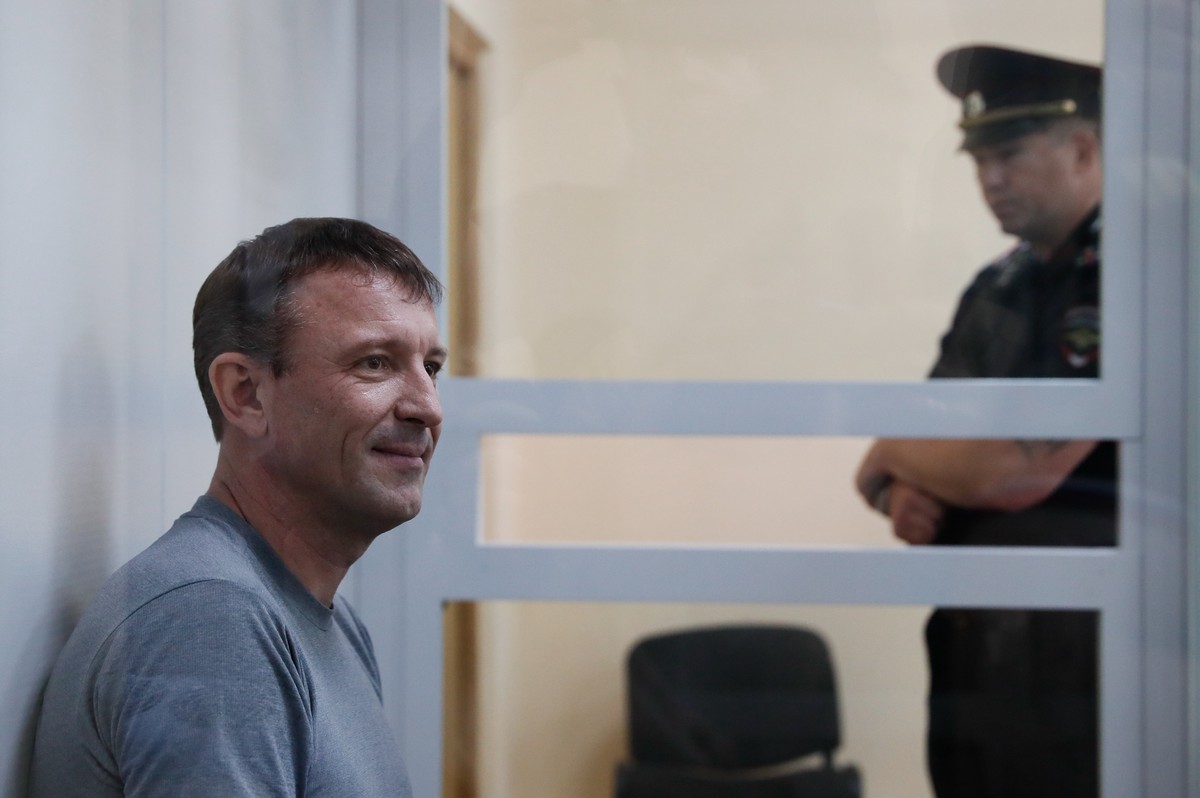 Прокурор запросил у суда приговорить генерала Попова к шести годам колонии