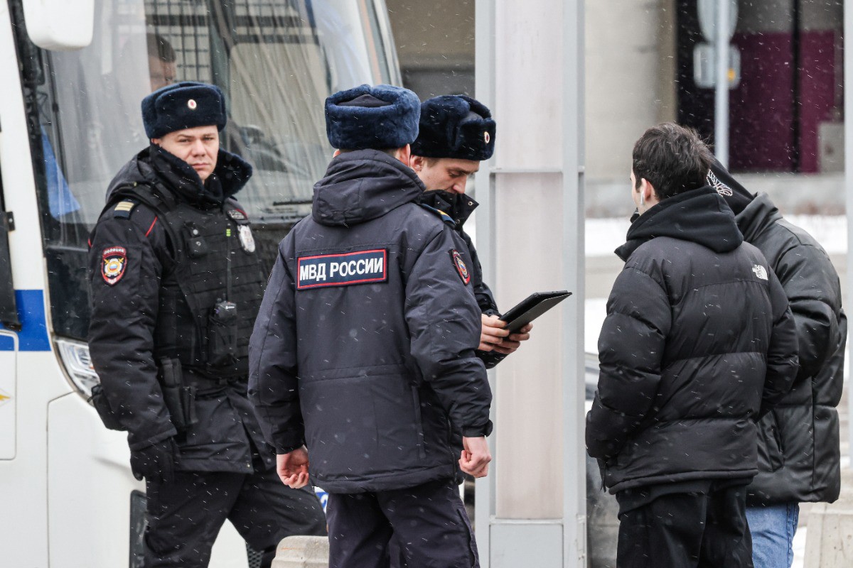 Чёрный зумер: почему подростки готовы идти на преступления ради лайков