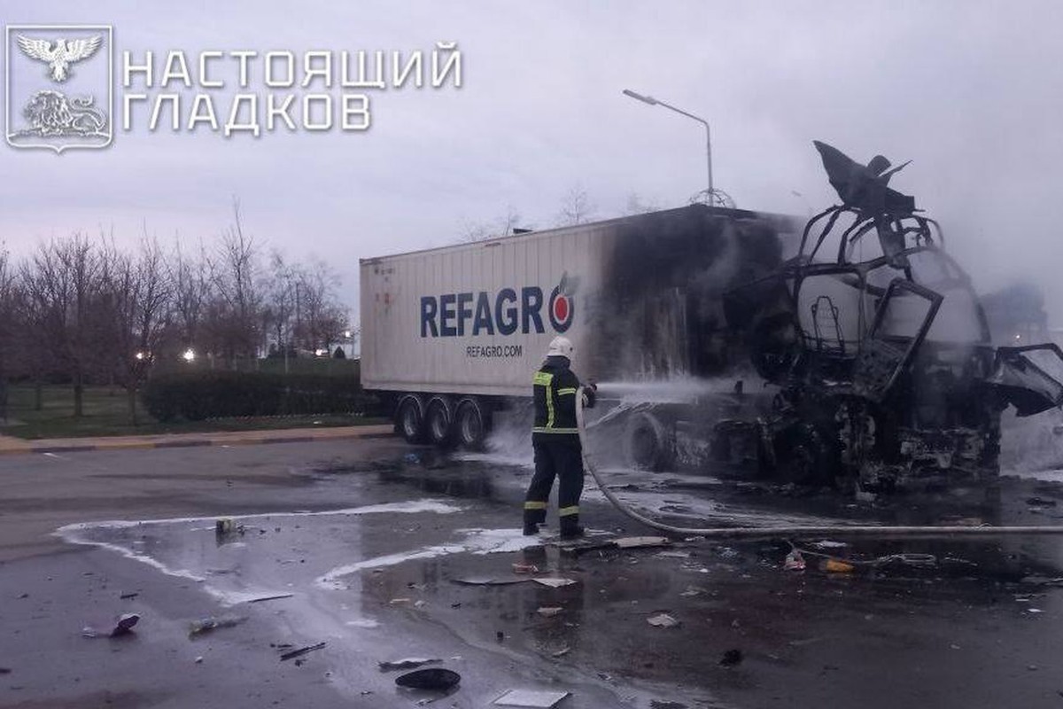 Мужчина погиб при ударе ВСУ по фуре в Белгородской области