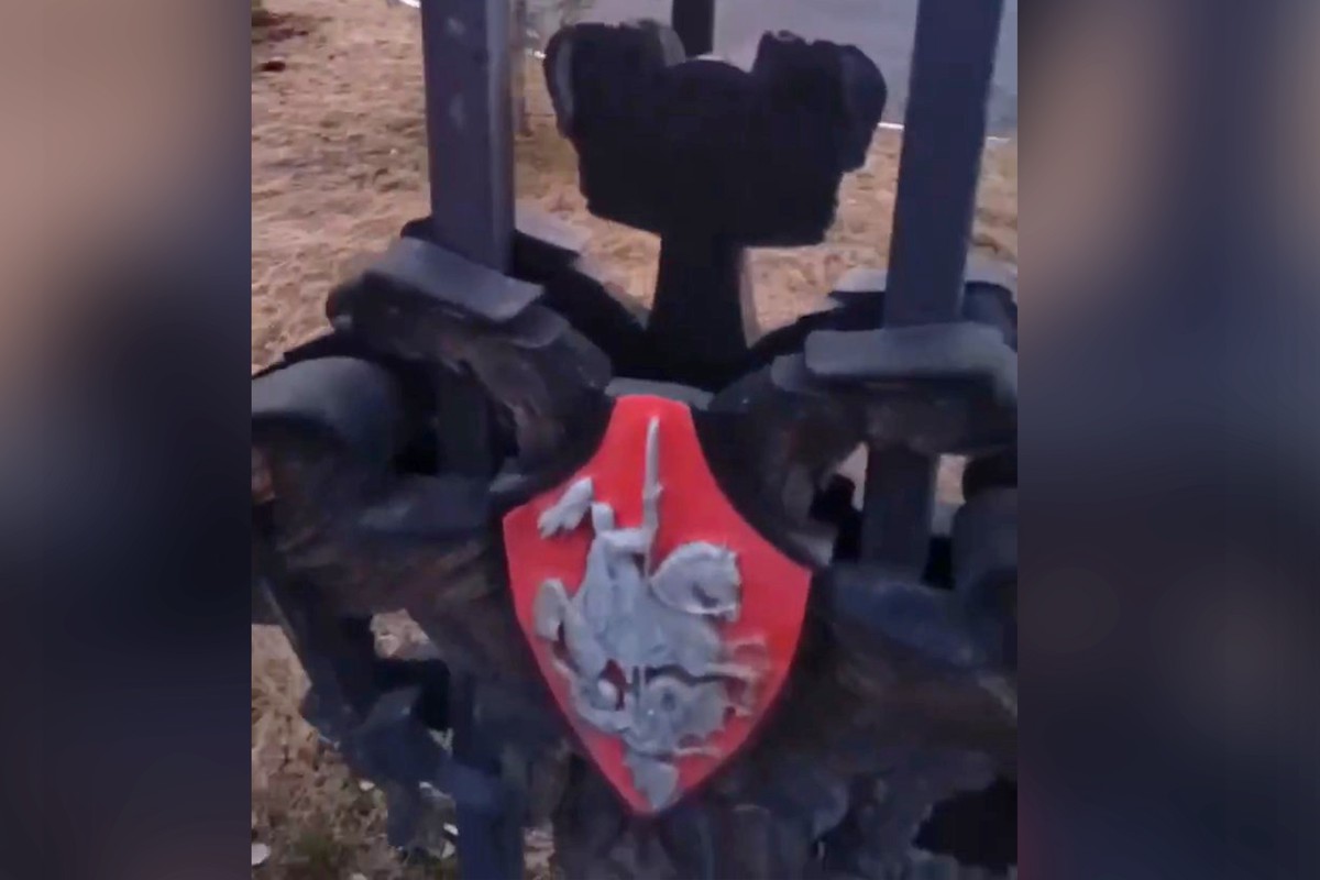 В Оренбургском президентском кадетском училище объяснили пропажу крестов с эмблемы Минобороны