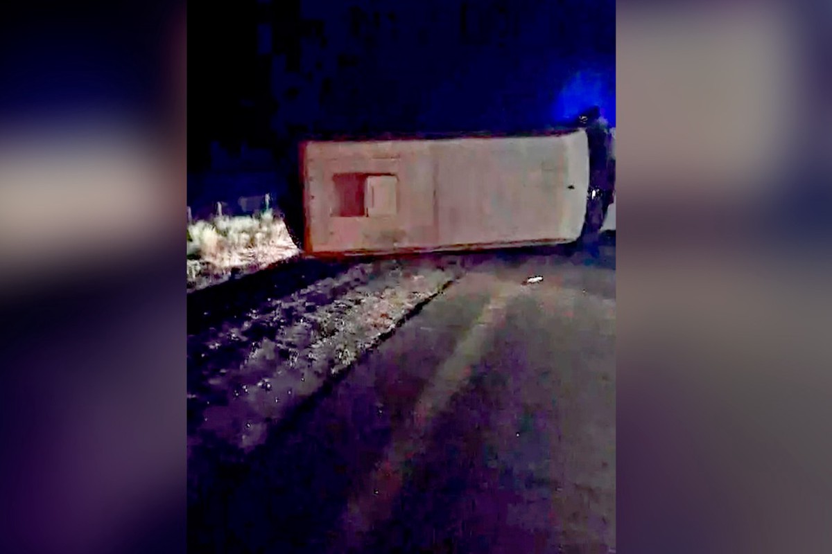Автобус с детской футбольной командой перевернулся в Казахстане