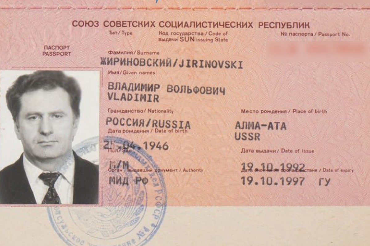 Загранпаспорт Жириновского продали на аукционе за миллион рублей
