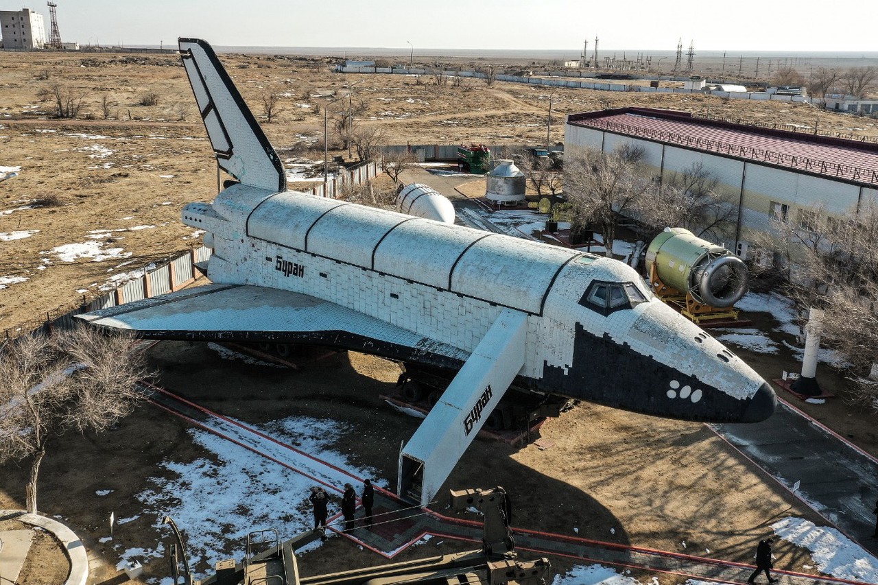 Четырёх иностранцев задержали при попытке пробраться к кораблям «Буран» на Байконуре