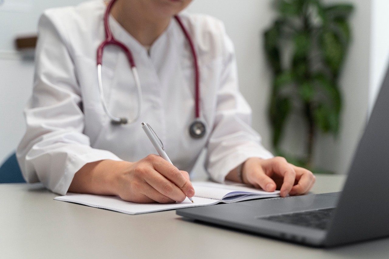 Крот из СМС: какие схемы мошенники будут использовать в Новый год