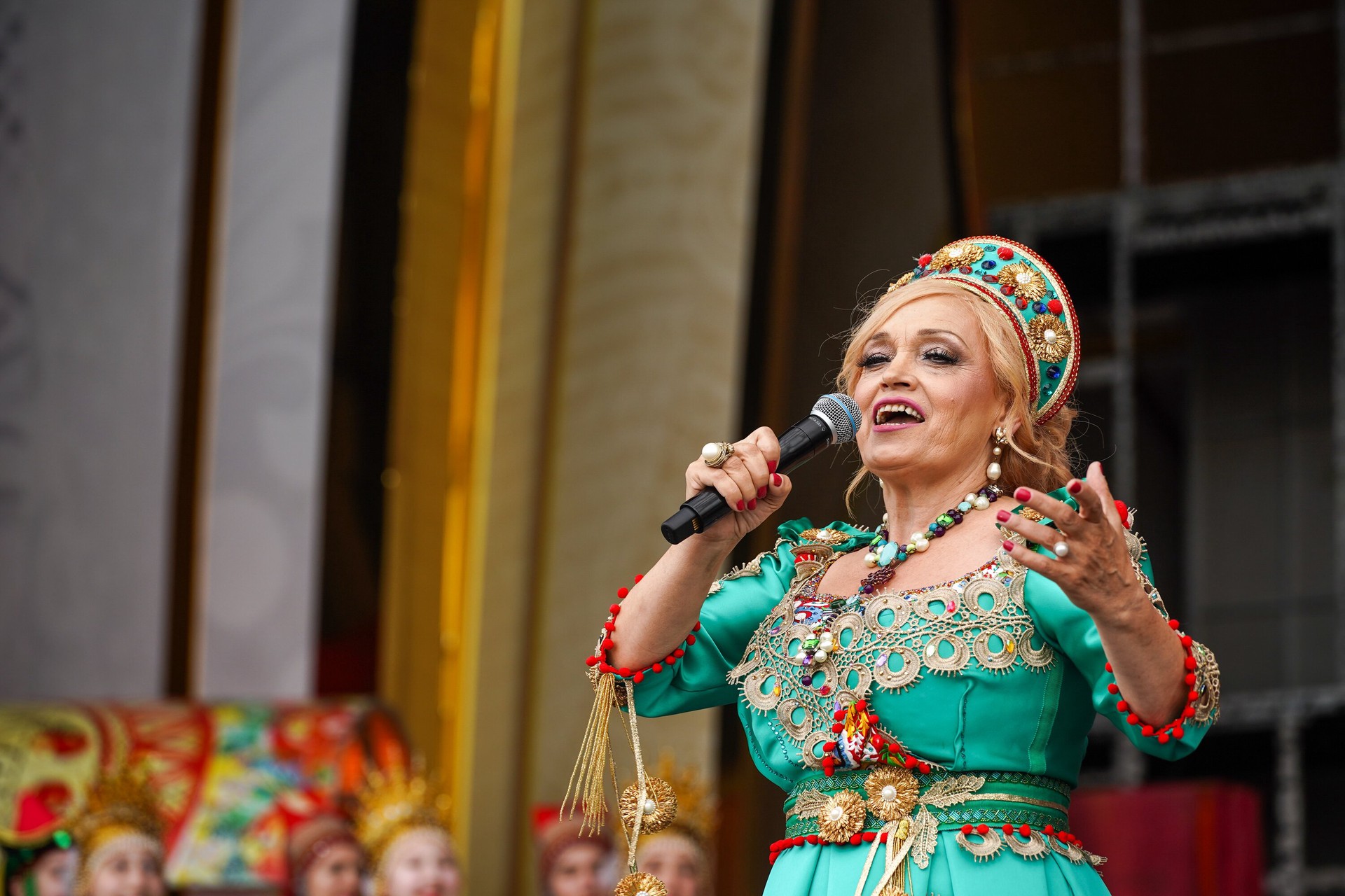 Mash: На Кадышеву напала посетительница концерта в Иванове