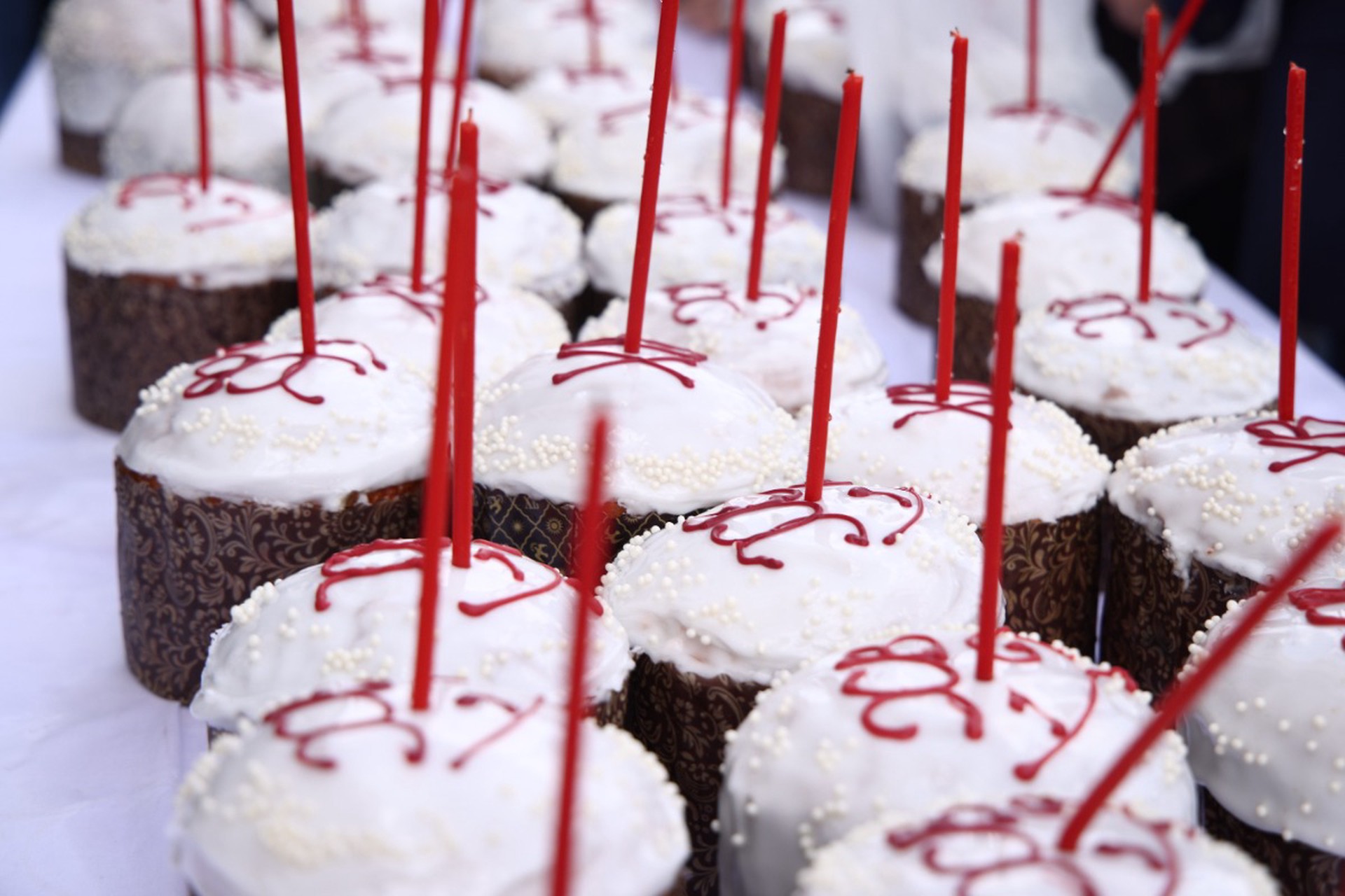 В РПЦ разрешили освящать гламурные куличи