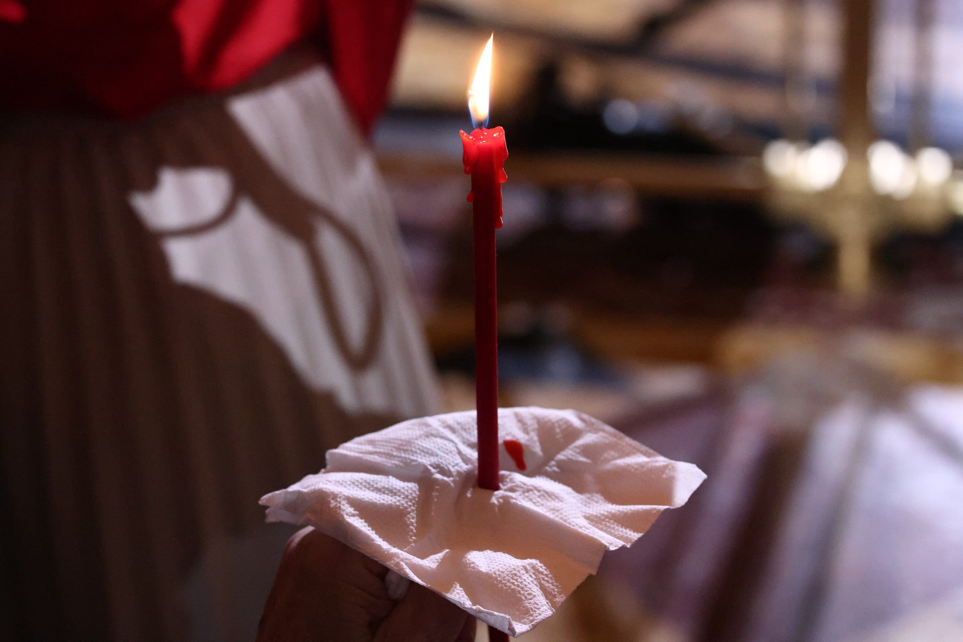 Россиянин в маске дьявола пугал верующих на Пасху