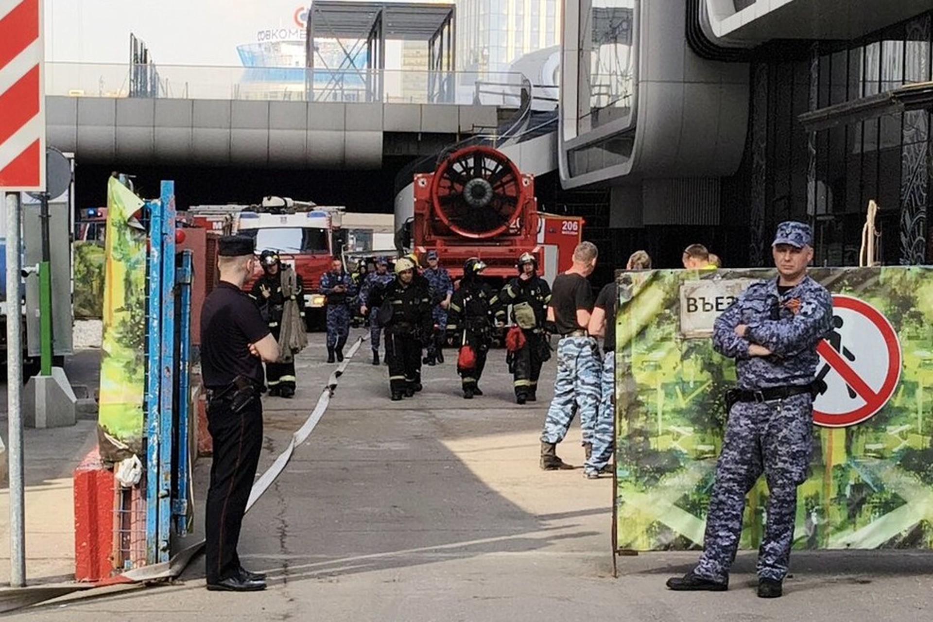 В «Москве-Сити» загорелся автомобиль на подземной парковке