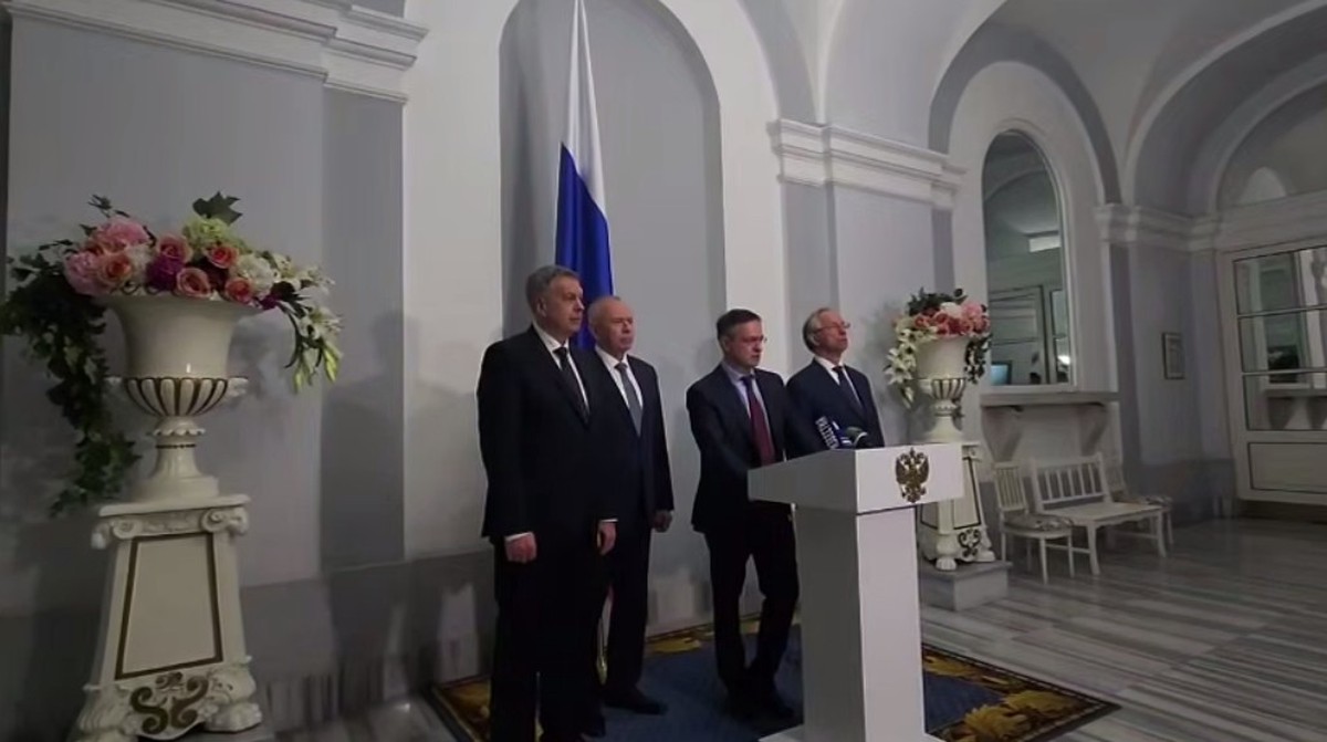 Мединский сообщил, что Россия будет ждать делегацию Украины завтра с 10 утра в Стамбуле